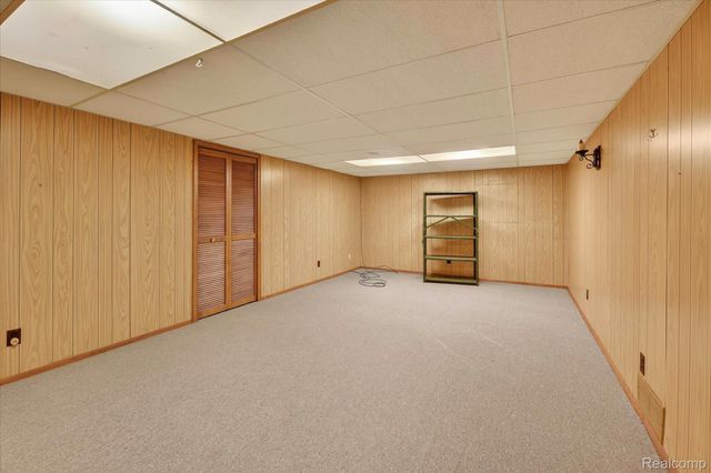 18268 University Park Drive, Livonia, MI 48152