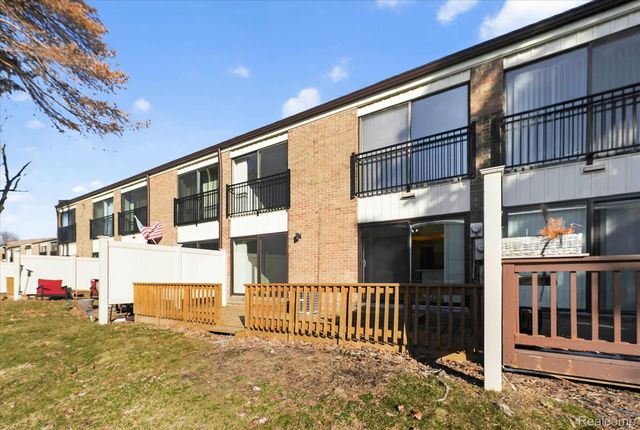 18268 University Park Drive, Livonia, MI 48152