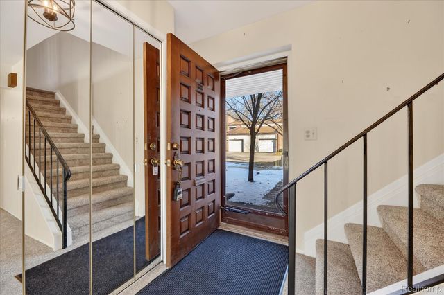 18268 University Park Drive, Livonia, MI 48152