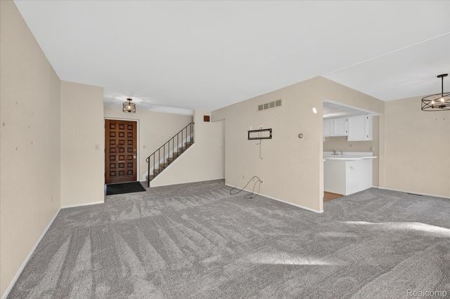 18268 University Park Drive, Livonia, MI 48152