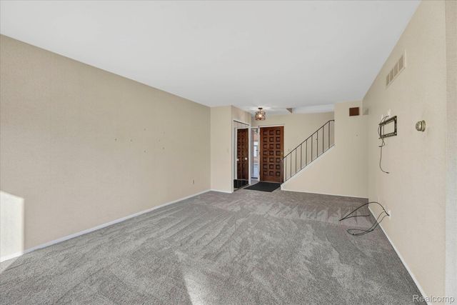 18268 University Park Drive, Livonia, MI 48152