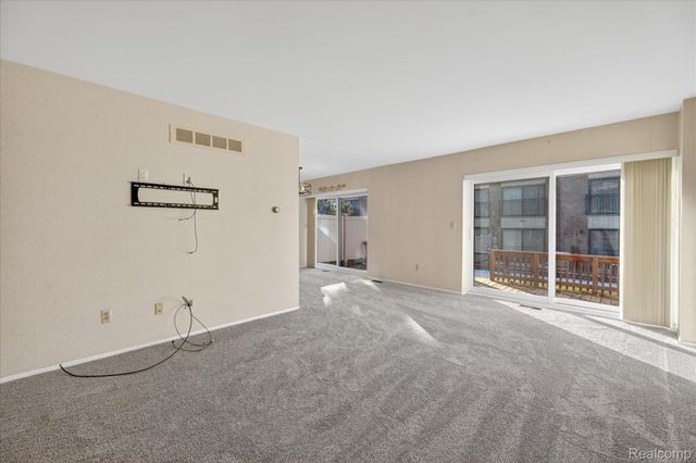 18268 University Park Drive, Livonia, MI 48152