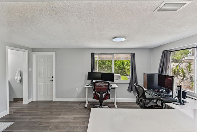 121 NE 55th Street, Oakland Park, FL 33334