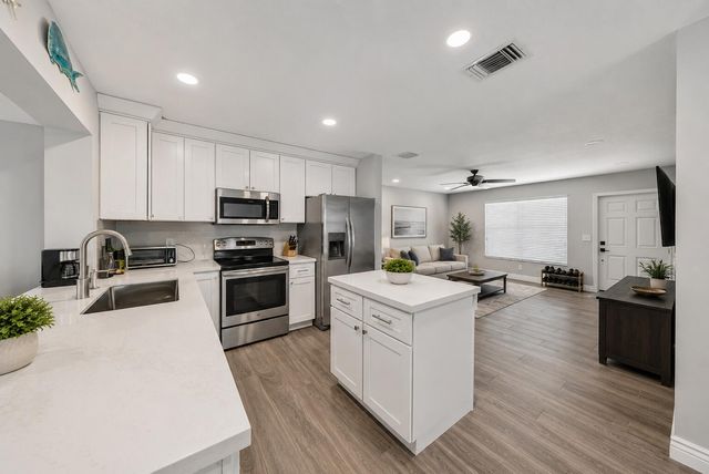 121 NE 55th Street, Oakland Park, FL 33334
