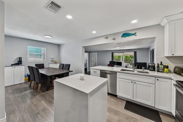 121 NE 55th Street, Oakland Park, FL 33334