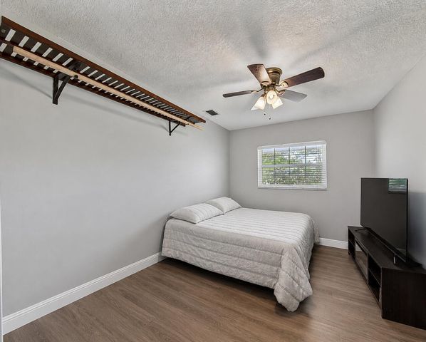 121 NE 55th Street, Oakland Park, FL 33334