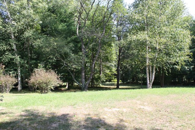 1807 W River Road, Laketon Twp, MI 49445