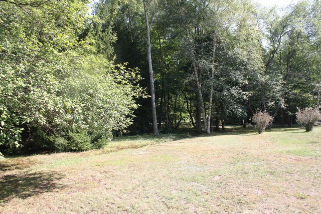 1807 W River Road, Laketon Twp, MI 49445