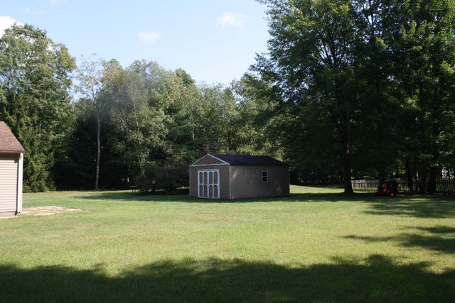 1807 W River Road, Laketon Twp, MI 49445
