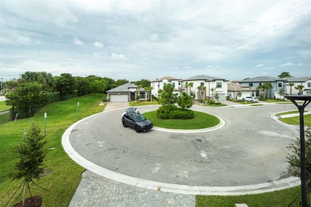 4412 Silverwood Lane S, Oakland Park, FL 33309