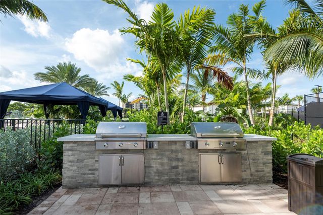 4412 Silverwood Lane S, Oakland Park, FL 33309
