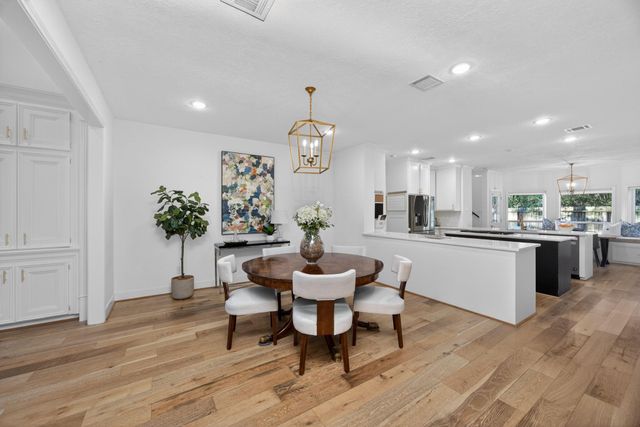 32 Mellow Leaf Court, The Woodlands, TX 77381