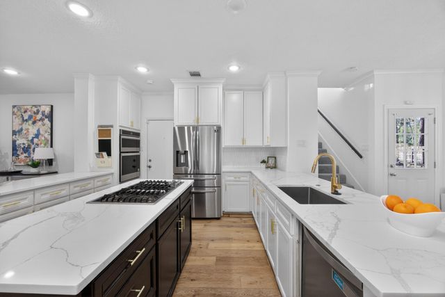 32 Mellow Leaf Court, The Woodlands, TX 77381