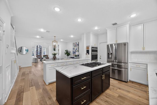 32 Mellow Leaf Court, The Woodlands, TX 77381