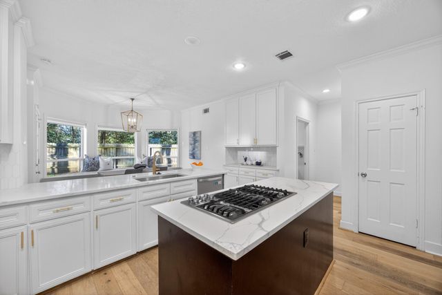 32 Mellow Leaf Court, The Woodlands, TX 77381