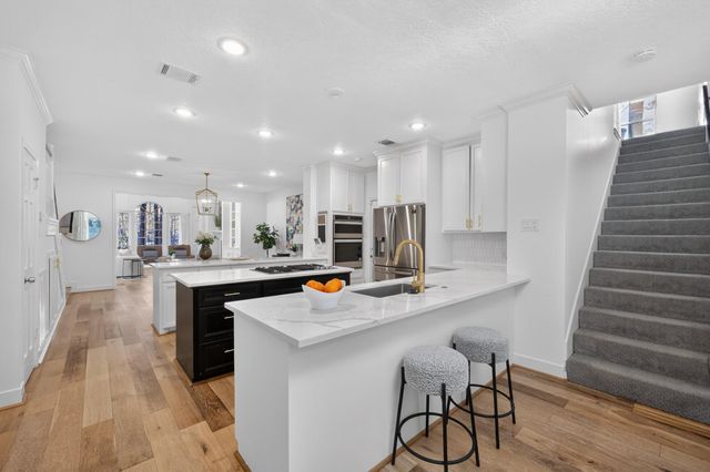 32 Mellow Leaf Court, The Woodlands, TX 77381