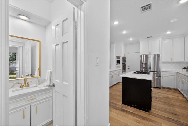 32 Mellow Leaf Court, The Woodlands, TX 77381