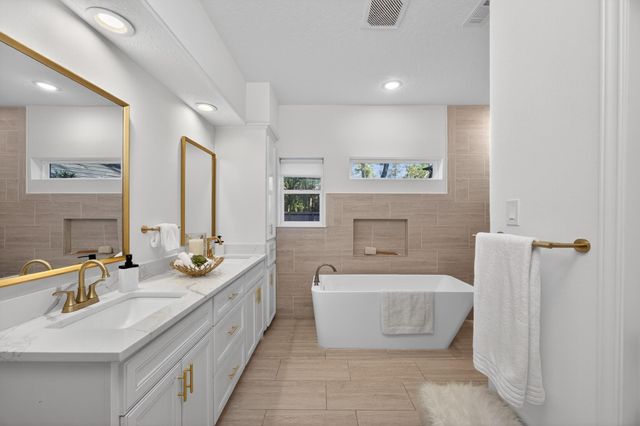 32 Mellow Leaf Court, The Woodlands, TX 77381