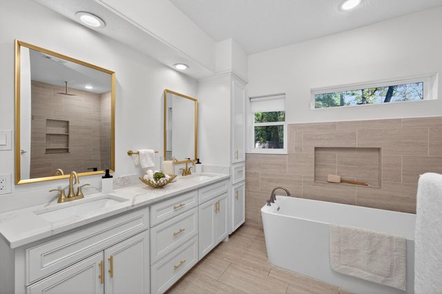 32 Mellow Leaf Court, The Woodlands, TX 77381