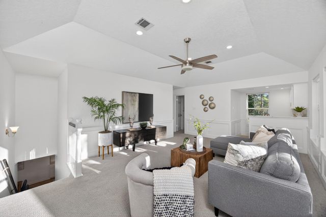 32 Mellow Leaf Court, The Woodlands, TX 77381