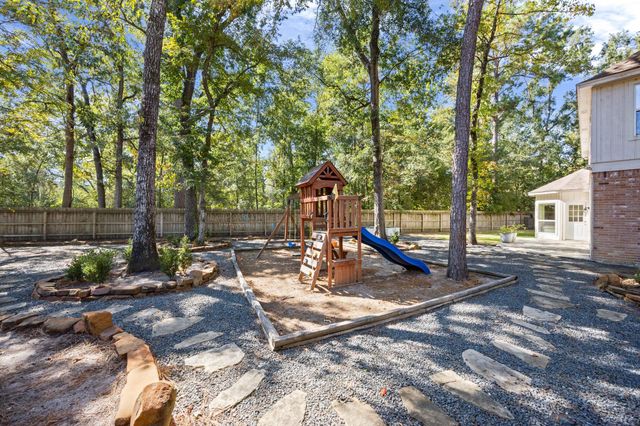 32 Mellow Leaf Court, The Woodlands, TX 77381