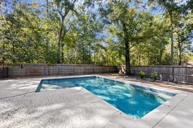 32 Mellow Leaf Court, The Woodlands, TX 77381