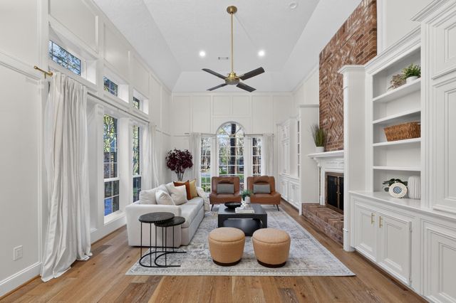 32 Mellow Leaf Court, The Woodlands, TX 77381