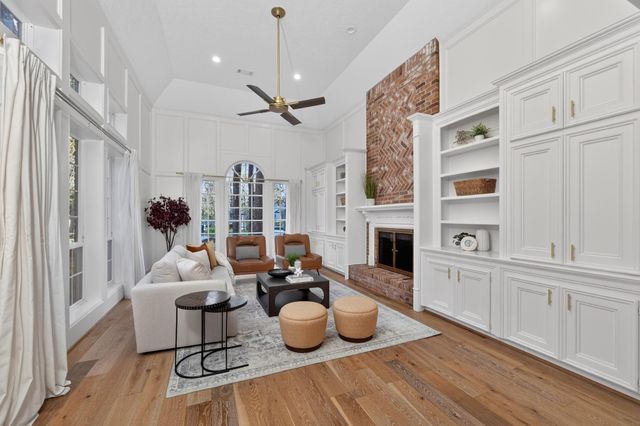 32 Mellow Leaf Court, The Woodlands, TX 77381