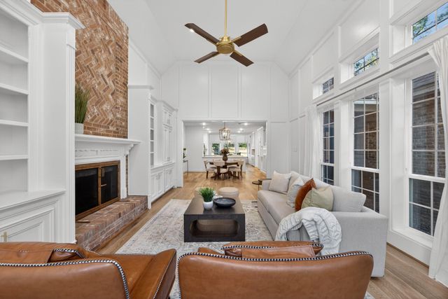 32 Mellow Leaf Court, The Woodlands, TX 77381