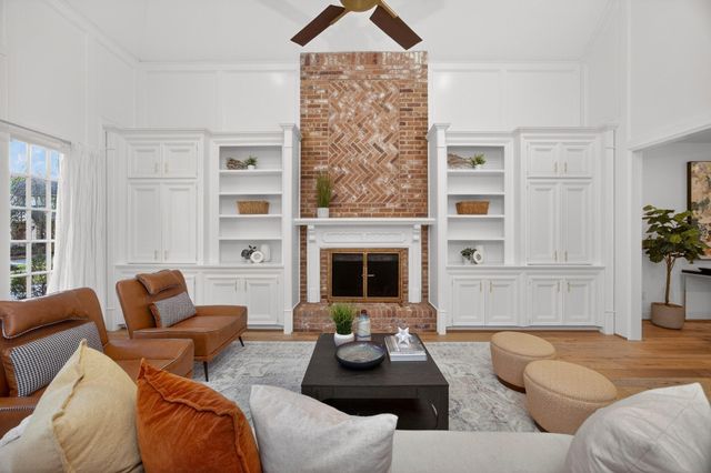 32 Mellow Leaf Court, The Woodlands, TX 77381