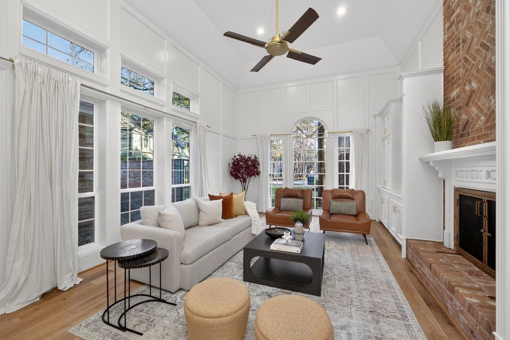 32 Mellow Leaf Court, The Woodlands, TX 77381