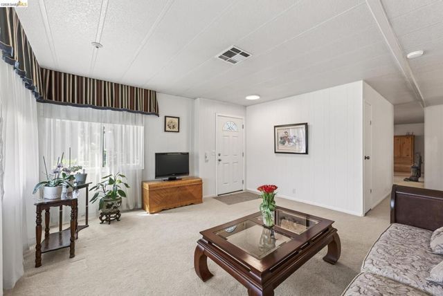 1057 Peralta Rd, Concord, CA 94520