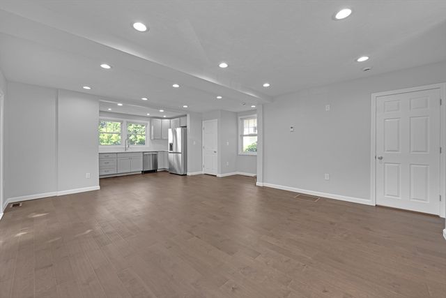 14 Hillside Road, Northborough, MA 01532