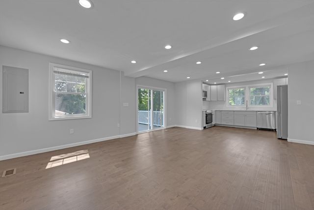 14 Hillside Road, Northborough, MA 01532