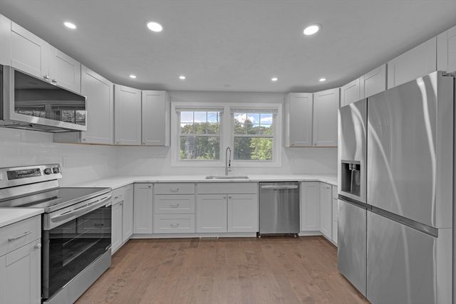 14 Hillside Road, Northborough, MA 01532