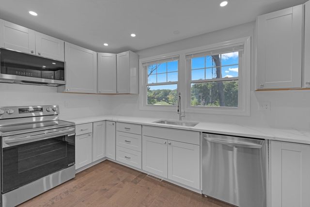 14 Hillside Road, Northborough, MA 01532