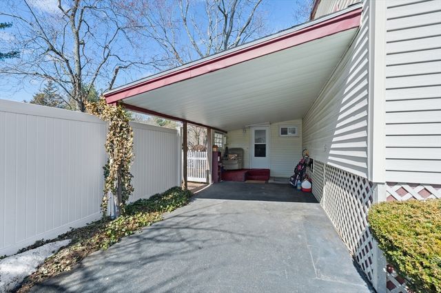 16 Manor Ave, Burlington, MA 01803