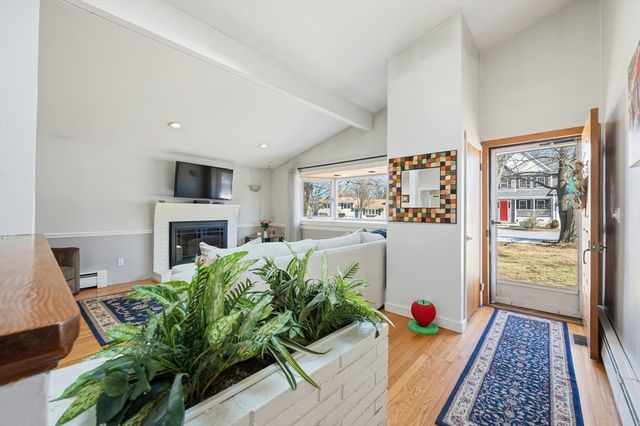 16 Manor Ave, Burlington, MA 01803