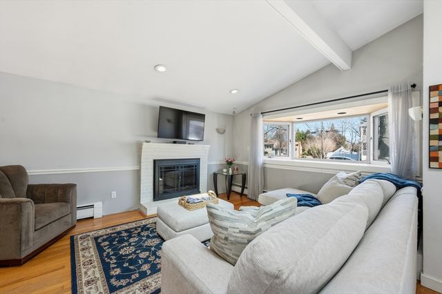 16 Manor Ave, Burlington, MA 01803