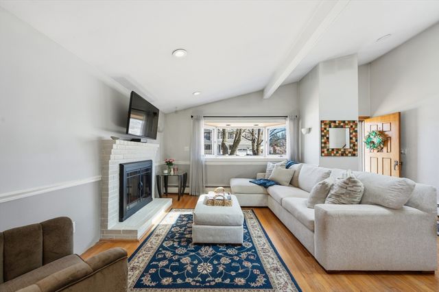 16 Manor Ave, Burlington, MA 01803