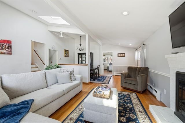 16 Manor Ave, Burlington, MA 01803