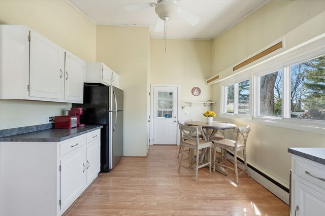 16 Manor Ave, Burlington, MA 01803