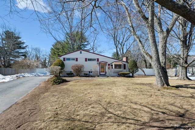 16 Manor Ave, Burlington, MA 01803