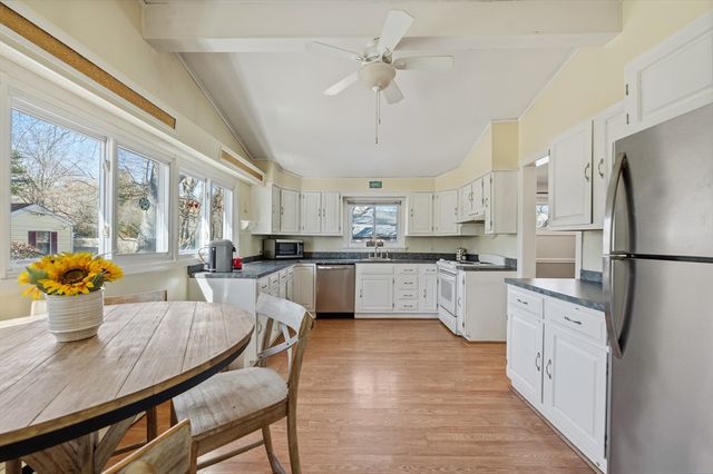 16 Manor Ave, Burlington, MA 01803