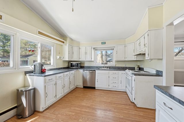 16 Manor Ave, Burlington, MA 01803