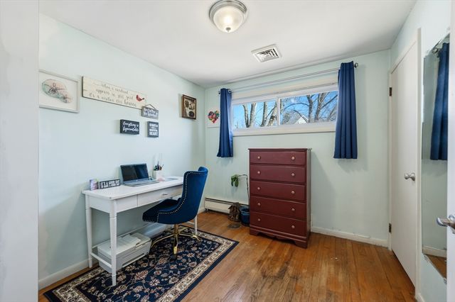 16 Manor Ave, Burlington, MA 01803