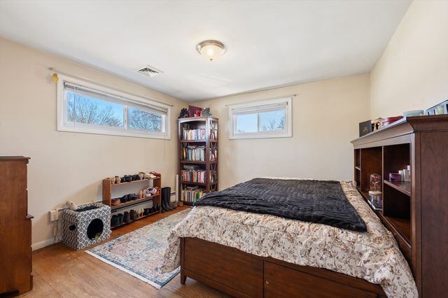 16 Manor Ave, Burlington, MA 01803