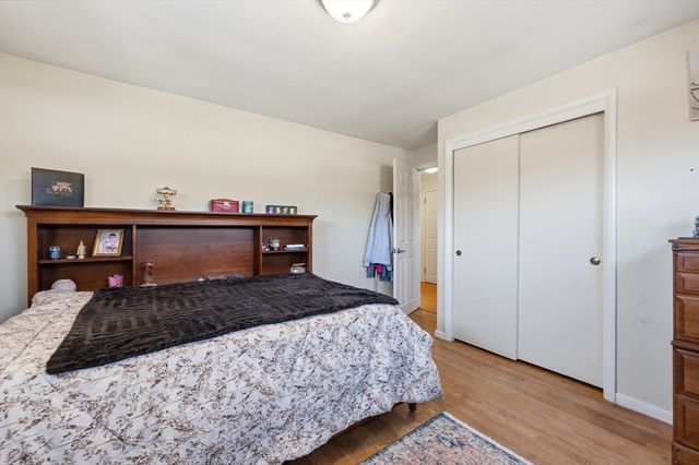 16 Manor Ave, Burlington, MA 01803