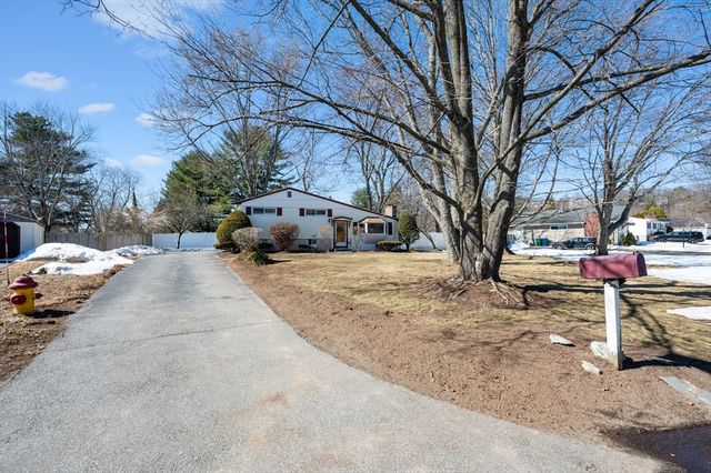 16 Manor Ave, Burlington, MA 01803