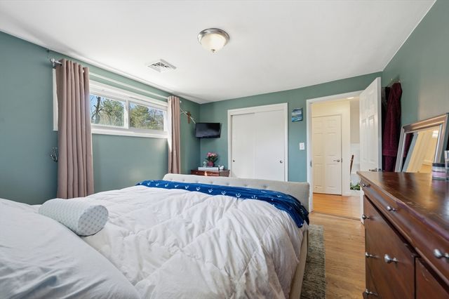 16 Manor Ave, Burlington, MA 01803